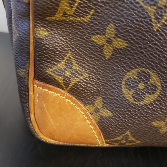 Louis Vuitton  (Unisex) Brown  Monogram Shoulder Bag - Picture 3 of 16